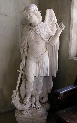 Miguel Arcángel pisando a la bestia