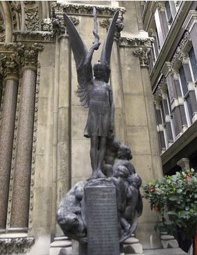 San Miguel Arcángel protegiendo a los caídos