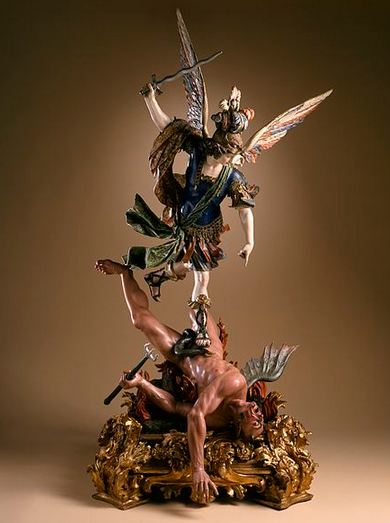 San Miguel enviando a Satanás al infierno