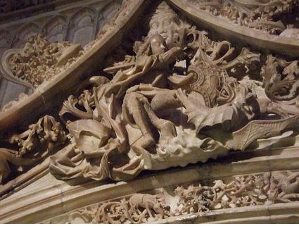 San Miguel Arcángel luchando con la bestia