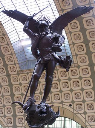 Arcángel Miguel desenvainando la espada