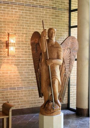 San Miguel Arcángel aplastando a la bestia