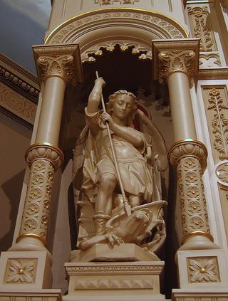 San Miguel Arcángel defiéndenos en la batalla