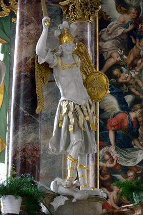 San Miguel Arcángel en pelea con la bestia