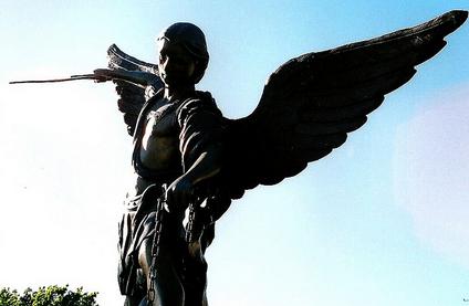 San Miguel Arcángel y su espada de fuego