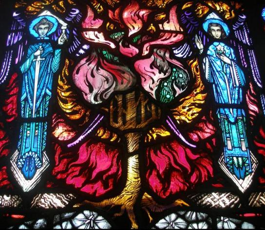 Arcángeles Miguel y Gabriel con una zarza ardiente