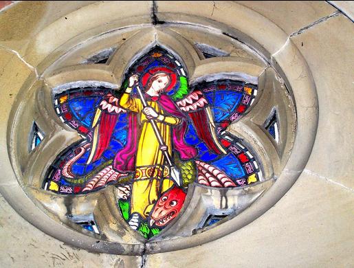 San Miguel Arcángel luchando contra el dragón