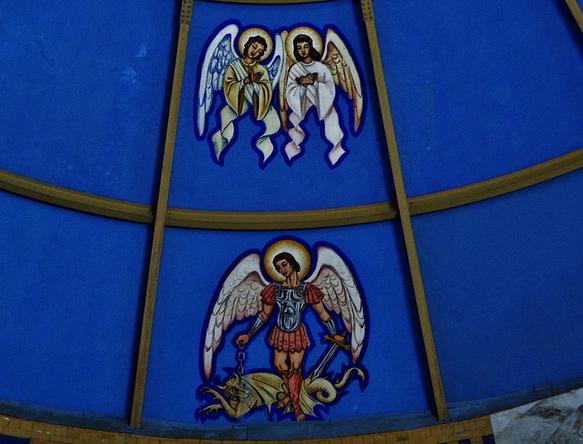 San Miguel Arcángel encadenando a la bestia