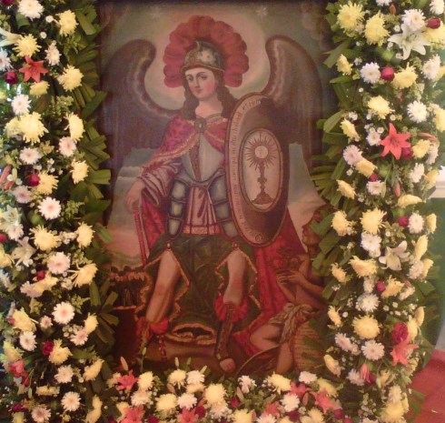San Miguel Arcángel y su escudo