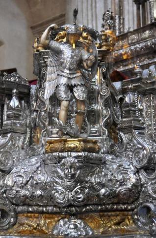 San Miguel Arcángel derrotando a la bestia