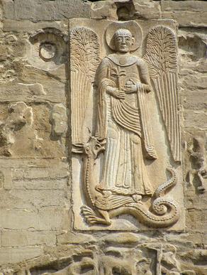 Miguel Arcángel sometiendo al dragón