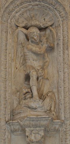 San Miguel Arcángel luchando contra la bestia