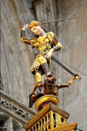 San Miguel Arcángel peleando con Satanás