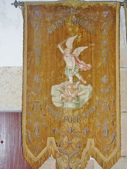 Bandera procesional de San Miguel Arcángel