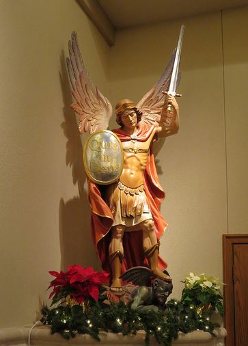 San Miguel Arcángel derribando a satanás