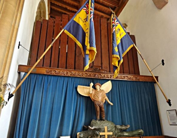 San Miguel Arcángel en lucha contra la bestia