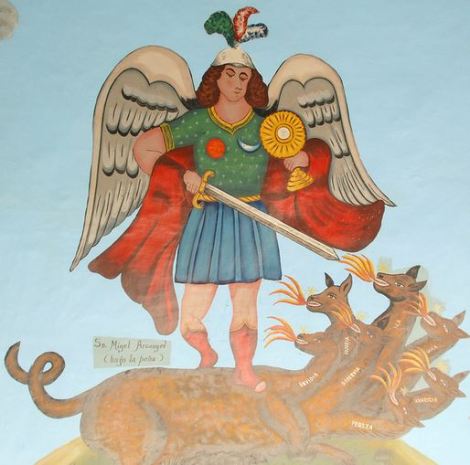 San Miguel Arcángel combatiendo contra el dragón de las 7 cabezas