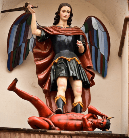 San Miguel Arcángel derribado a Satanás