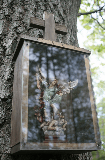 San Miguel Arcángel luchando con Lucifer