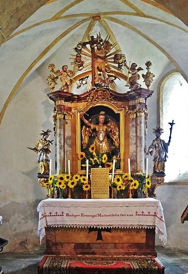 Altar a San Miguel Arcángel