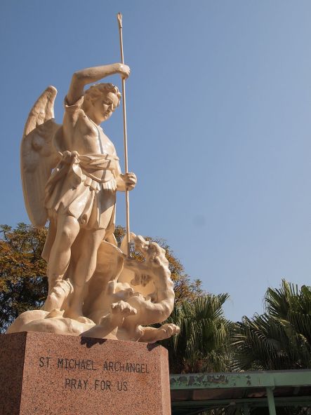 San Miguel Arcángel en lucha contra el Dragón