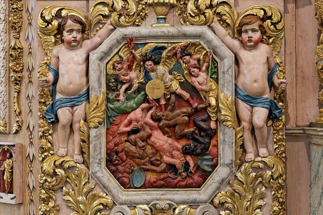 San Miguel Arcángel combatiendo a las fuerzas del mal