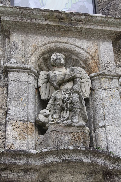 San Miguel Arcángel encadenando a la bestia