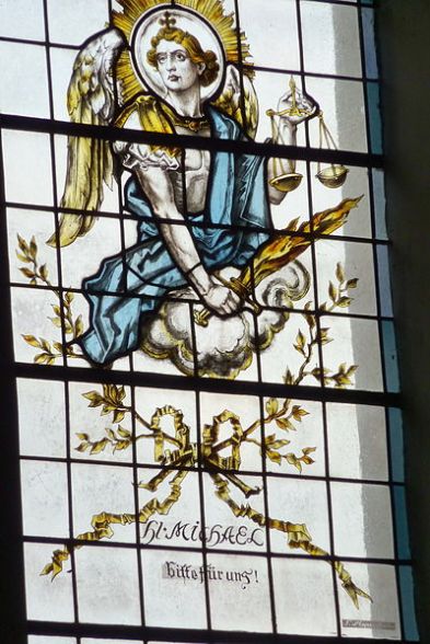 San Miguel Arcángel con su escala