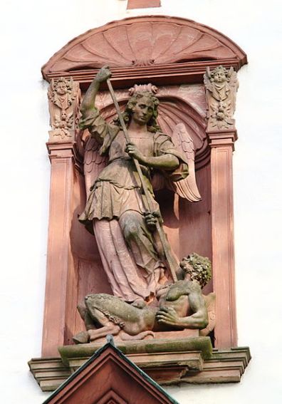 San Miguel Arcángel abatiendo a Lucifer 1