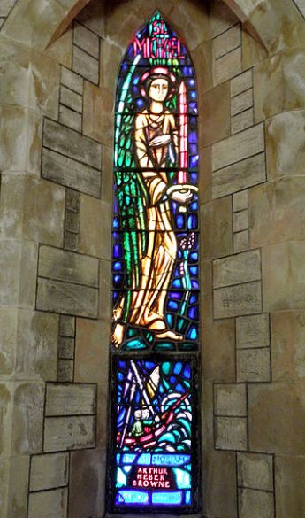 San Miguel Arcángel con su espada