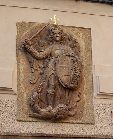 San Miguel Arcángel en lucha contra el dragón