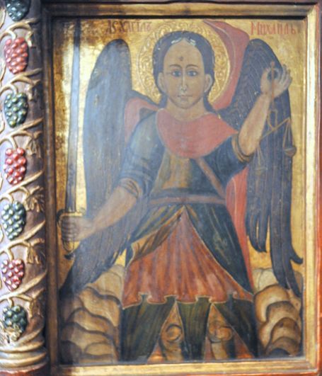 San Miguel Arcángel con su espada y escala