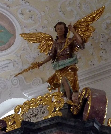 San Miguel Arcárgel con su escala