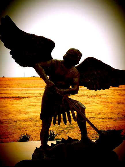 San Miguel Arcángel en batalla