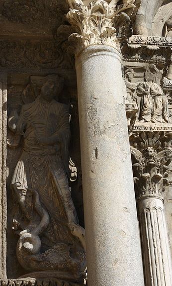 Arcángel Miguel venciendo al dragón