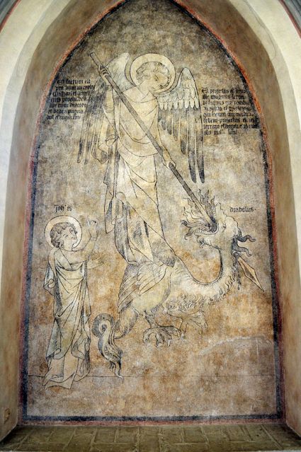 Fresco de San Miguel Arcángel luchando contra el Dragón