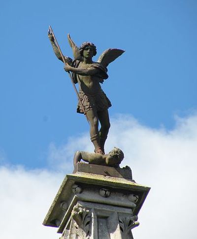 San Miguel Arcángel derrotando a Lucifer