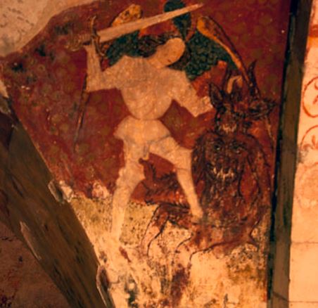 Fresco del Arcángel Miguel derrotando a Satanás