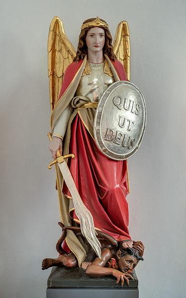 Arcángel Miguel con su espada y escudo