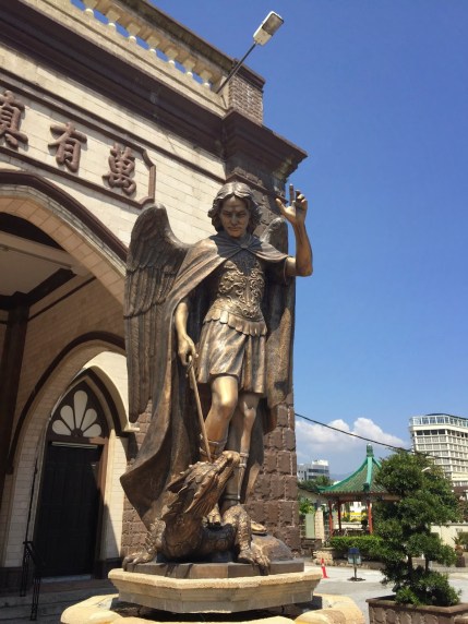 El príncipe de la milicia celestial derrotando al dragón