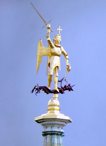 miguel-arcangel-venciendo-al-dragon