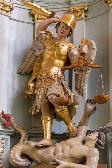 san-miguel-arcangel-en-batalla-contra-el-principe-de-las-tinieblas