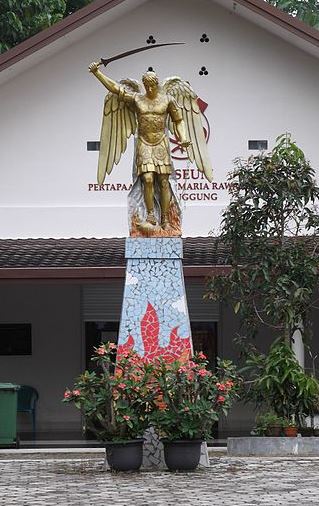 estatua-de-san-miguel-arcangel_1